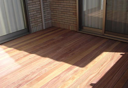 �E�b�h�f�b�L�{�H��